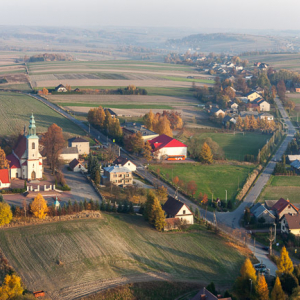 Zarzecze, panorama wsi. EU, Pl, Malopolska. Lotnicze.